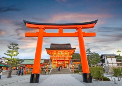 Fushimi Inari Taisha – Lạc giữa đường hầm cổng đỏ linh thiêng của Kyoto