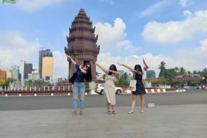 Kỉ niệm đoàn Campuchia khởi hành ngày 11-4-2019