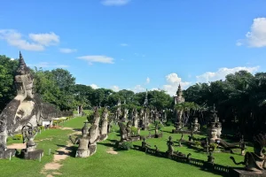 GHÉ THĂM VƯỜN TƯỢNG PHẬT - ĐỊA ĐIỂM DU LỊCH TÂM LINH NỔI TIẾNG Ở LÀO