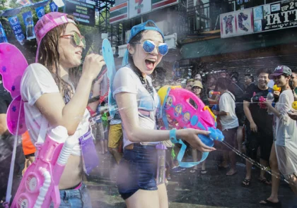 Tháng 4 đến Thái Lan trải nghiệm lễ hội té nước Songkran cực vui nhộn trên khắp vùng miền