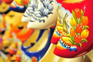 Giày gỗ Hà Lan - biểu tượng đậm nét văn hóa của xứ sở hoa tulip