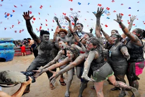 BORYEONG MUD FESTIVAL - "CHÌM" TRONG BÙN, BUNG XÕA MÙA HÈ TẠI HÀN QUỐC