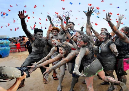 BORYEONG MUD FESTIVAL - "CHÌM" TRONG BÙN, BUNG XÕA MÙA HÈ TẠI HÀN QUỐC