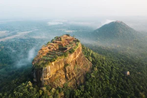 Sigiriya - Pháo đài cổ trên đỉnh núi đá khổng lồ ở Sri Lanka